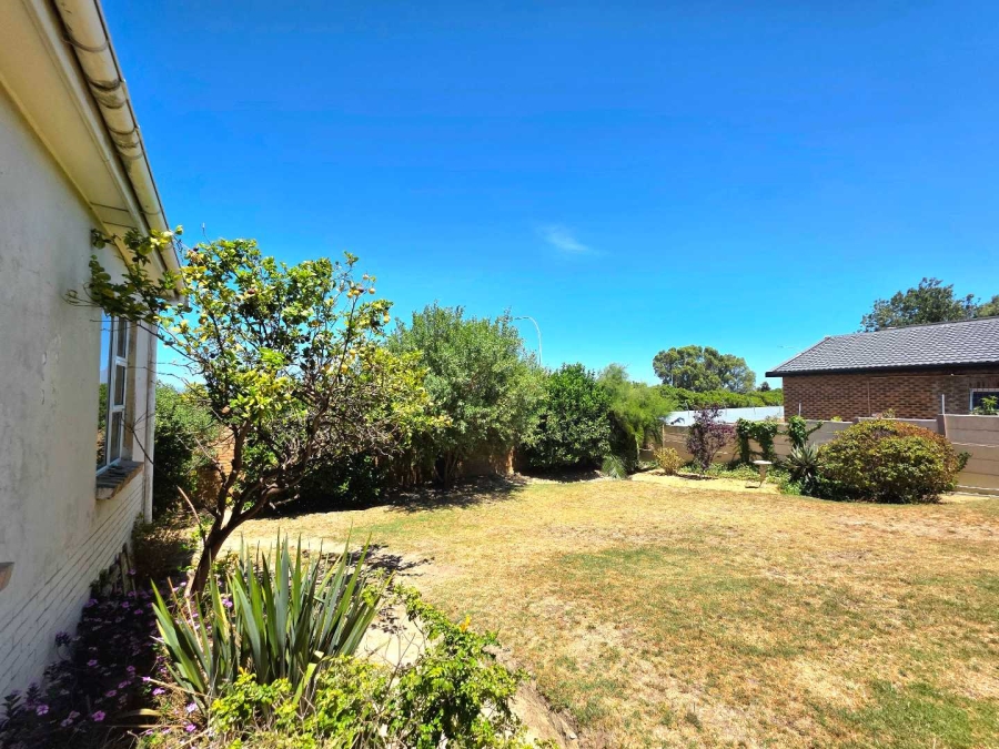 5 Bedroom Property for Sale in Plattekloof Western Cape